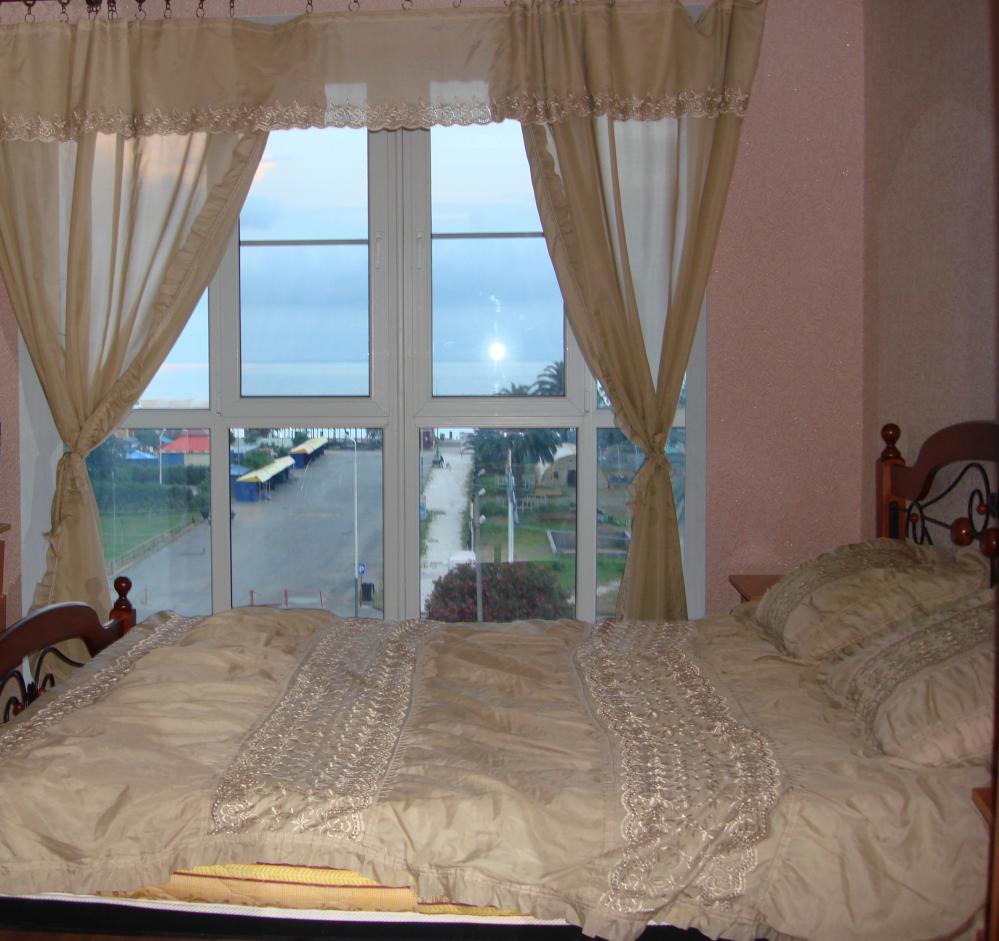 Снять квартиру в абхазии. Абхазия вид из окна. Абхазия квартиры. Квартира в Гаграх. Гагры жилье.